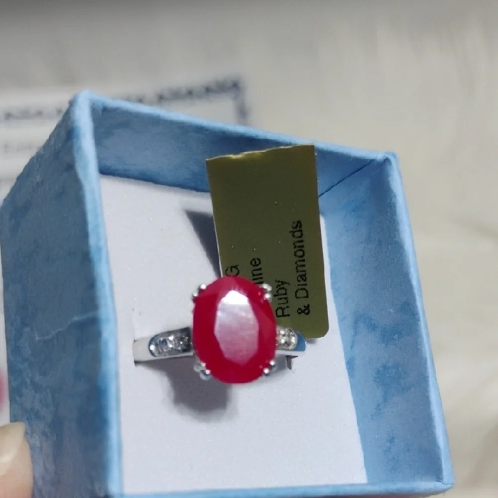 SALE! Radiant 10kt Solid White Gold Genuine Ruby & Diamond Engagement Ring - Picture 5 of 16